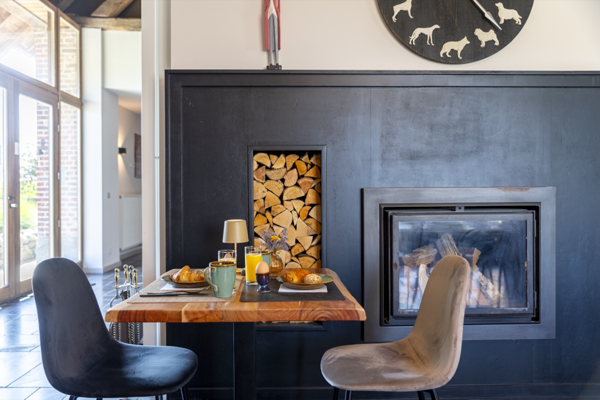 Ontbijt bij open haard